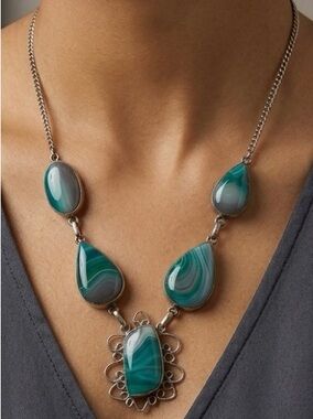 WOMEN’S NECKLACE